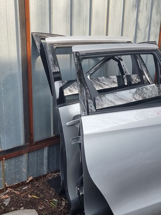 Двери на Toyota Estima  G .