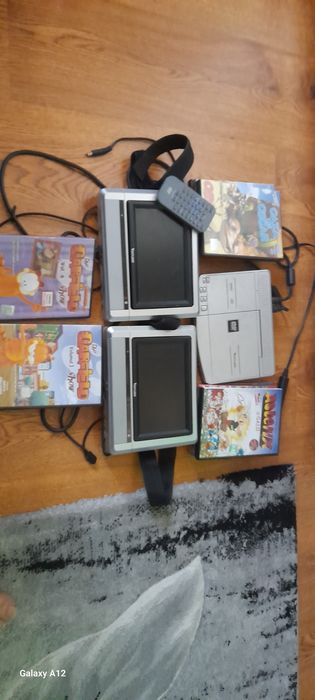 De vanzare DVD pentru tetiere auto