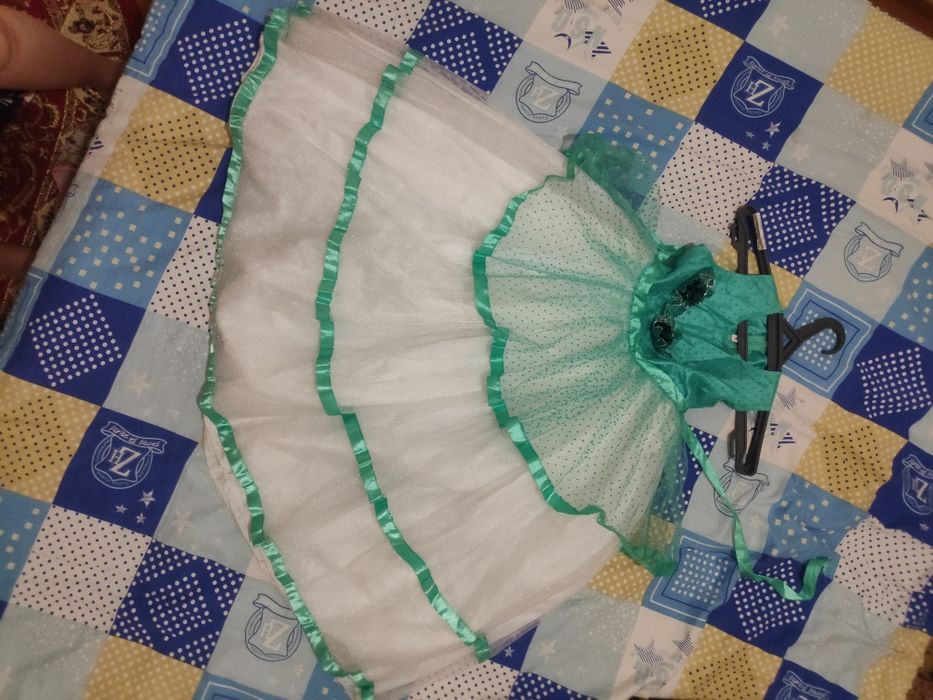 Продам платья бальные