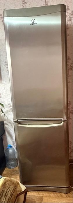 Хололильник indesit