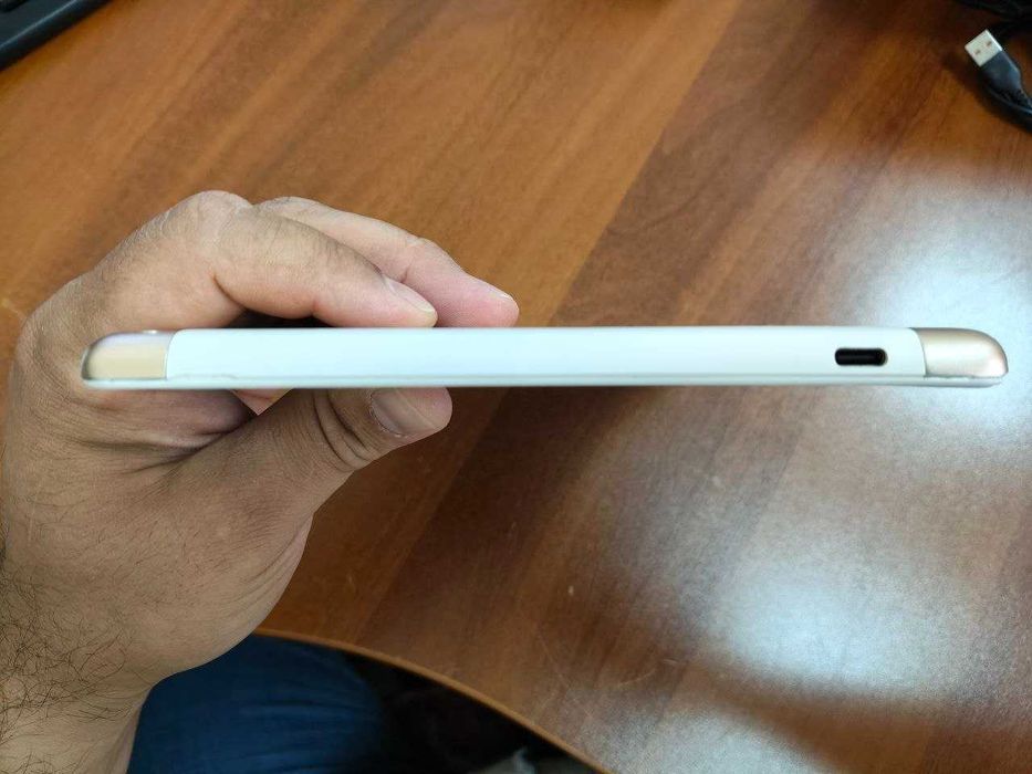 Продам Планшет MiOne Mi-Pad