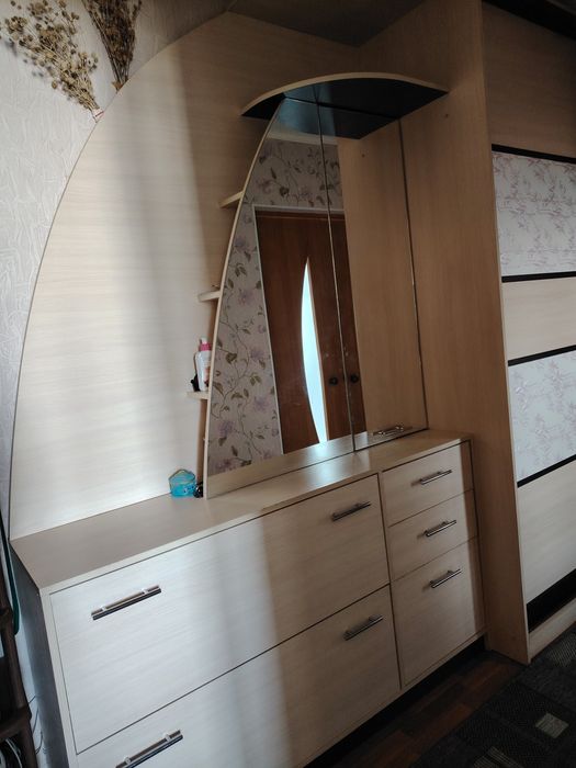Продам шкаф-купе в прихожую