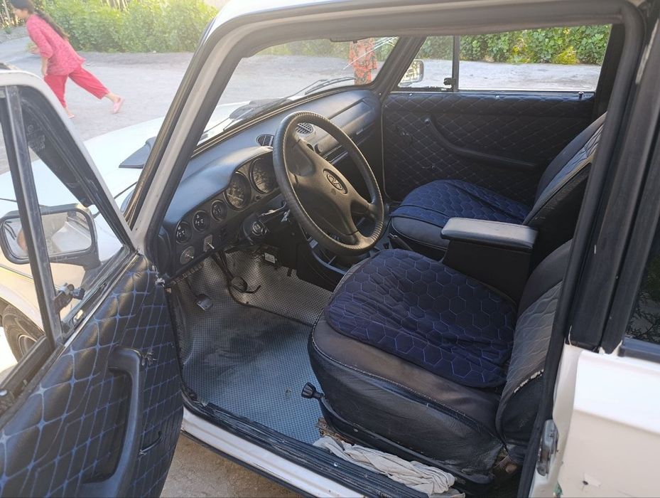Vaz 2106 sotiladi