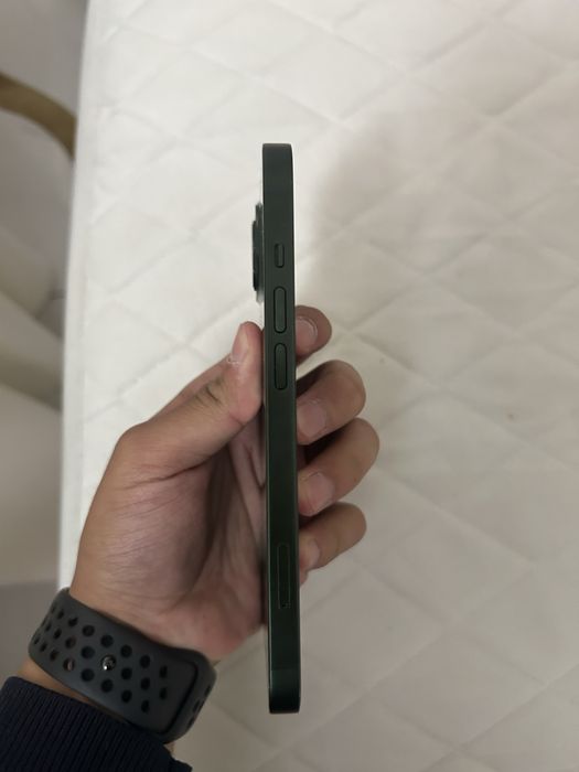 Продам Iphone 13