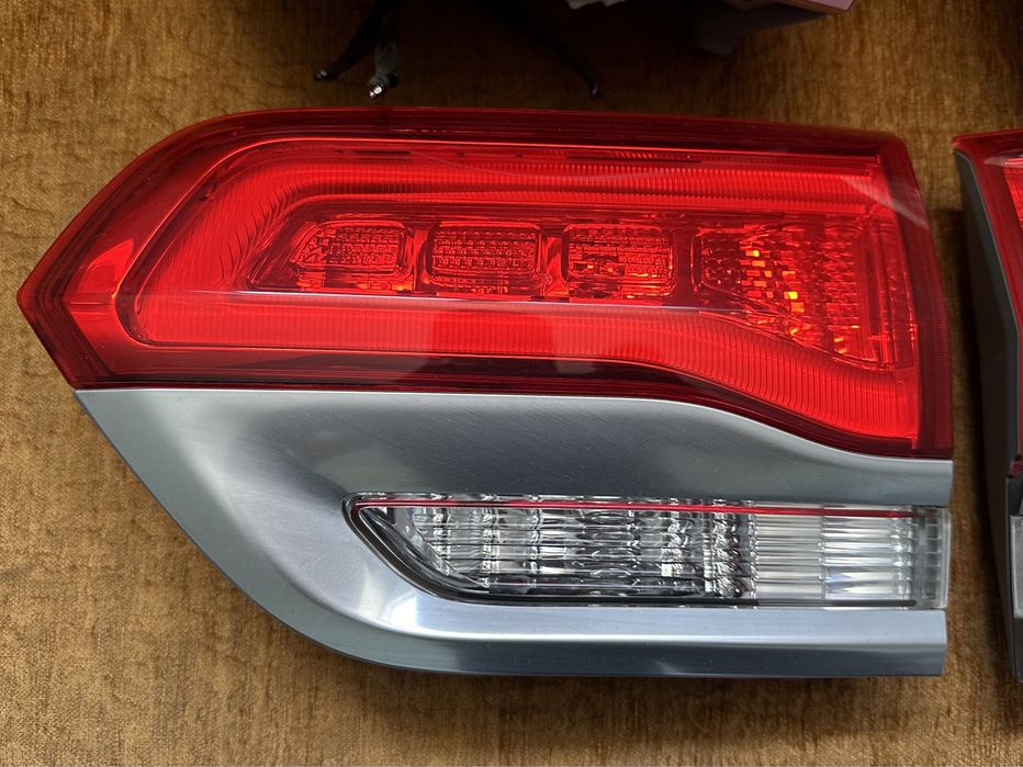 Stopuri / Triple Jeep Grand Cherokee WK2 Facelift