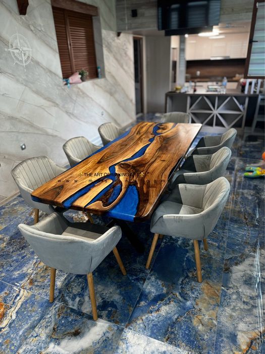 Трапезна маса от естествено дърво