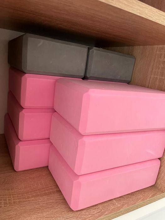 Продам инвентарь для йоги и фитнеса