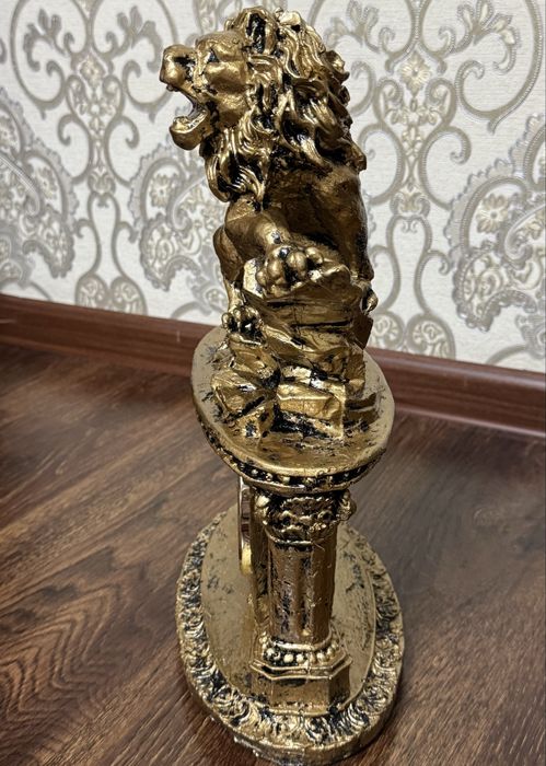 Сувенир Лев с часами/suvenir soatli Sher