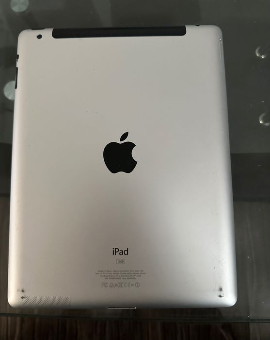 Продавам 3 броя Apple iPad 1-во, 2-ро и 3-то поколение!