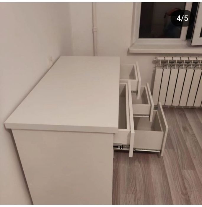 Рабочий стол и кровать