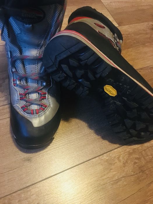 Vând bocanci Meindl penttu damă ,38 dar potriviți pentru 37