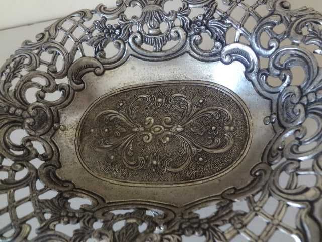 Орнаментална сребриста купа от Виена