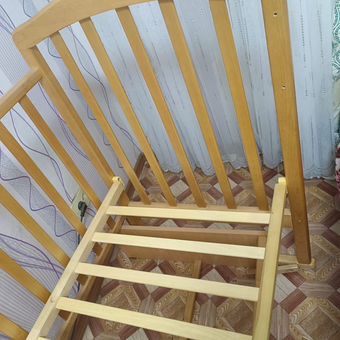 Детска кроватка.