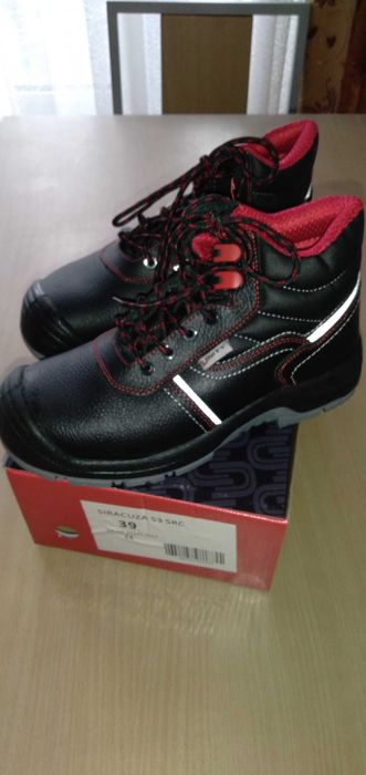 Нови  обувки с предпазно бомбе  39 номер