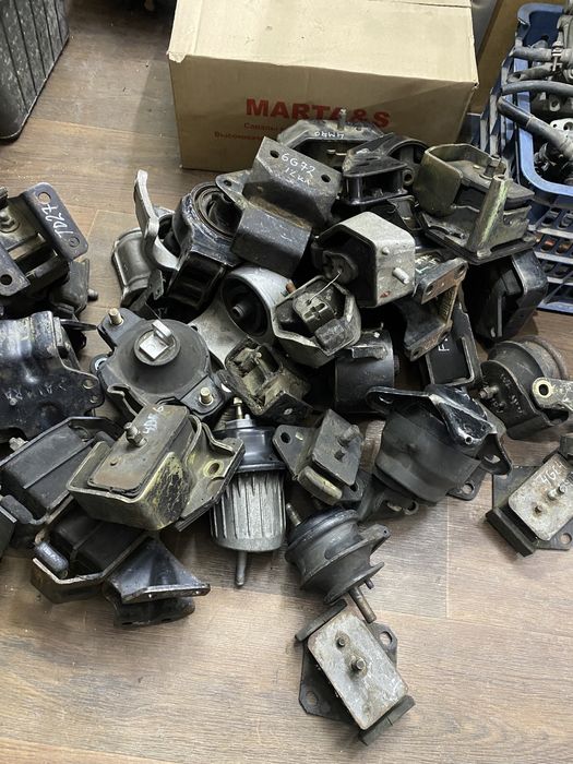 Подушки двигателя акпп