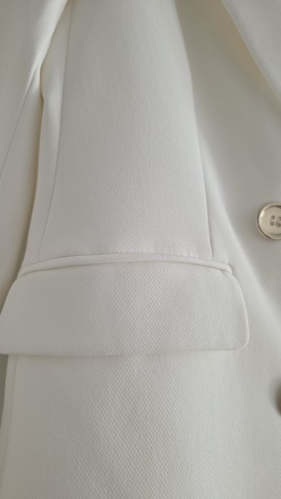 Елегантен бял блейзър Zara