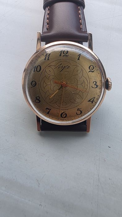 Золотые часы Луч