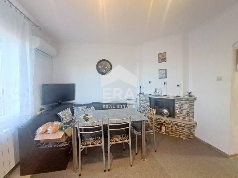 Вашият дом с голям парцел, гараж, лятна кухня и сауна.