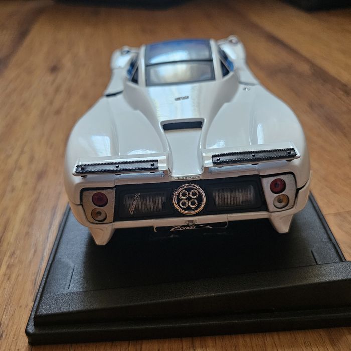 Колекционерски модел в мащаб 1:18 Pqgany Zonda LT12.