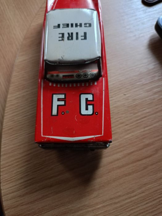 Jucărie vechi Mașinuță din tablă, Șef de Pompieri