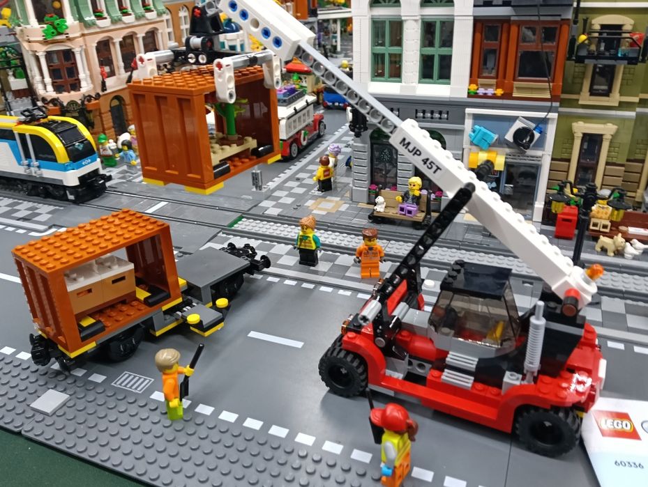 Lego 60336 vagon și stivuitor.