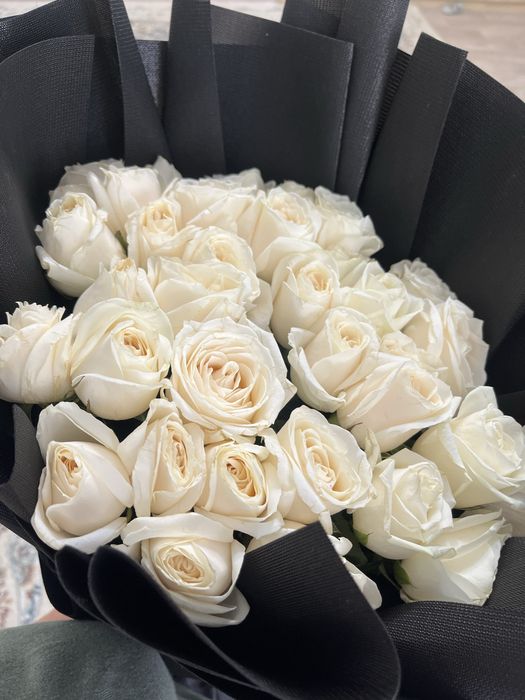 Красивый букет из 35 роз