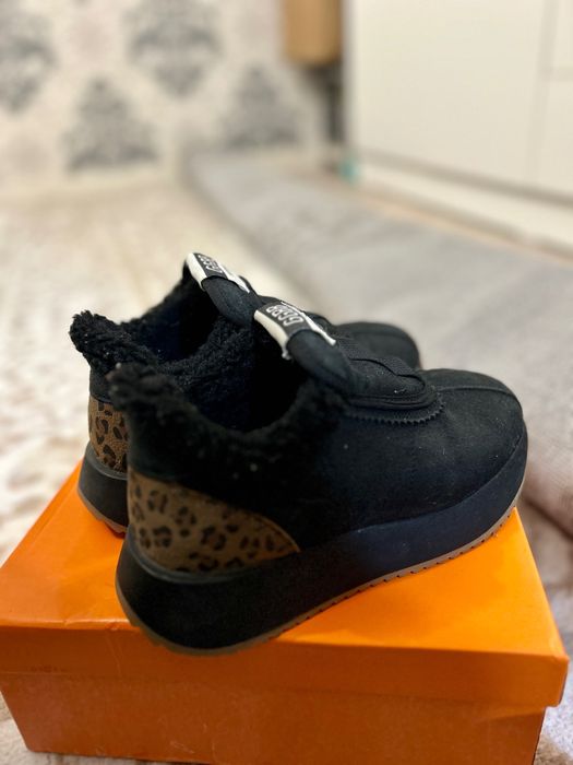 Ботинки, кроссовки женские