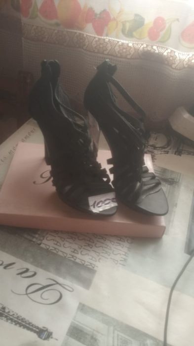 Продам обувь новая