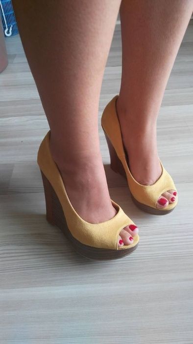 Високи обувки 37