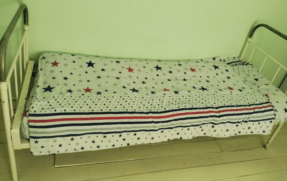 Продаётся Кровать 2 хорошим состоянии