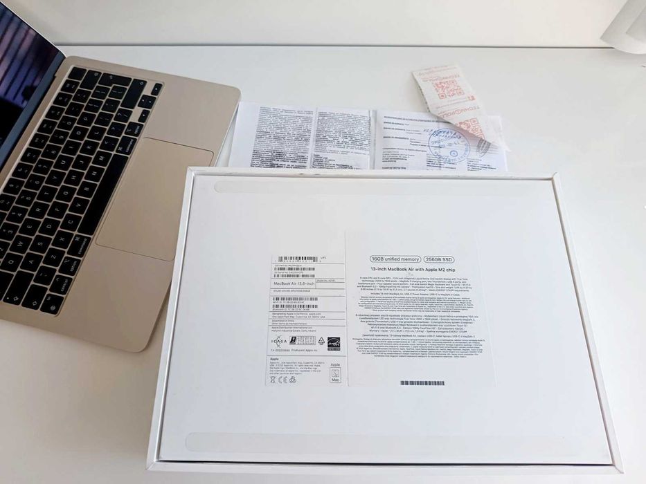 Лаптоп Apple MacBook Air 13 2022 M2 (7 зареждания,16GB,гаранция технополис)