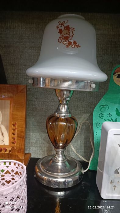 Продам настольную редкую лампу