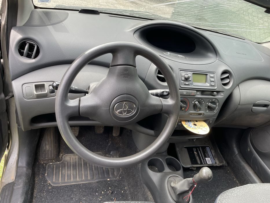 Тойота Ярис на части