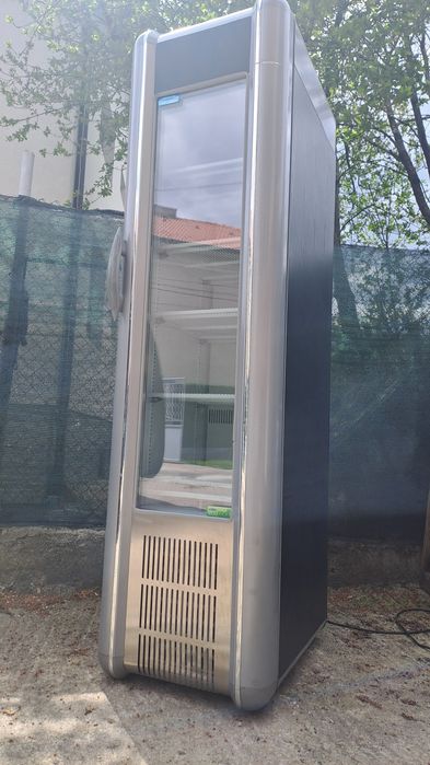 Хладилна витрина