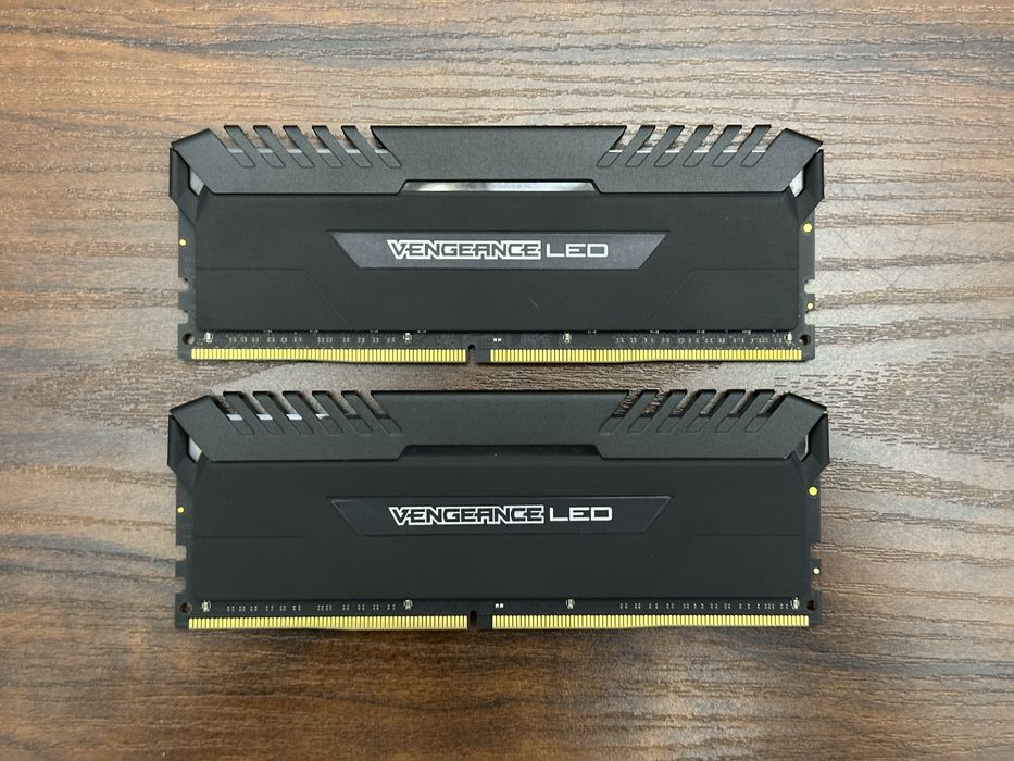 Corsair Vengeance LED DDR4 32GB 2x16 3200MHz CL16
