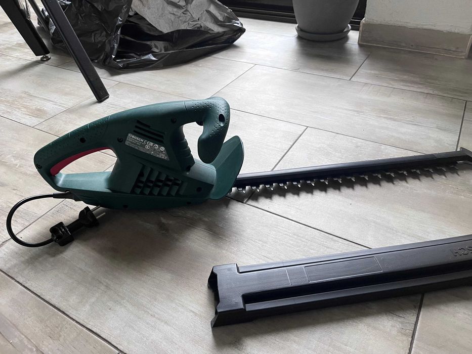 Foarfeca electrica gard viu / tuia, Bosch Hedgecut 45, 420 W, 45 cm