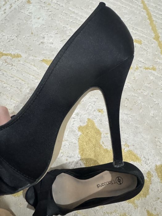 Продам черные туфельки