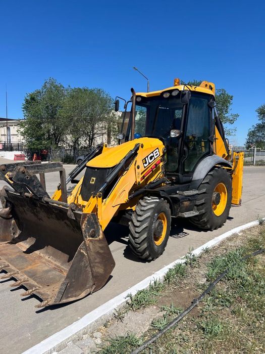 Продаётся экскаватор-погрузчик JCB 3CX