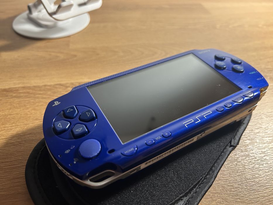 PSP 1000 Metallic Blue modată — pret accesibil, ecran perfect