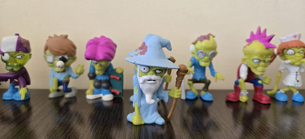 Зомби различни играчки