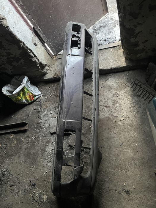 Продам бампер пассат б4