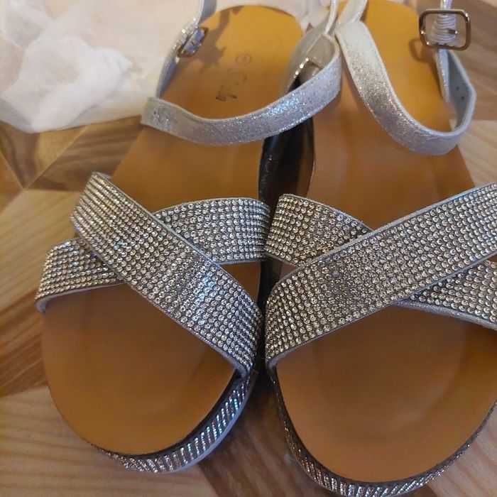 Sandale cu pietre argintii