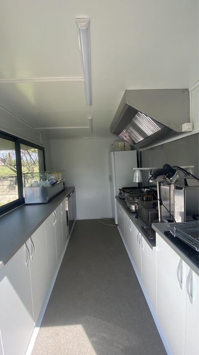 Vand rulota  comerciala fast food an 2025