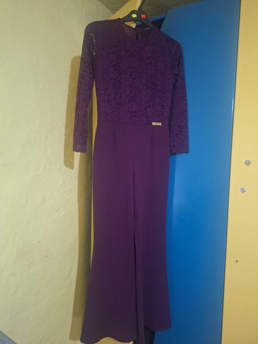 Salopetă La Donna elegantă mov – dantelă, mărimea 40