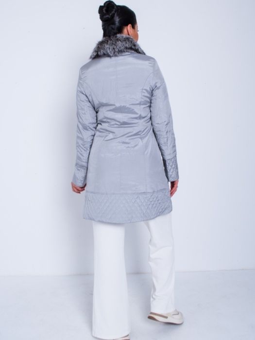 Теплый плащ с песцовым воротом