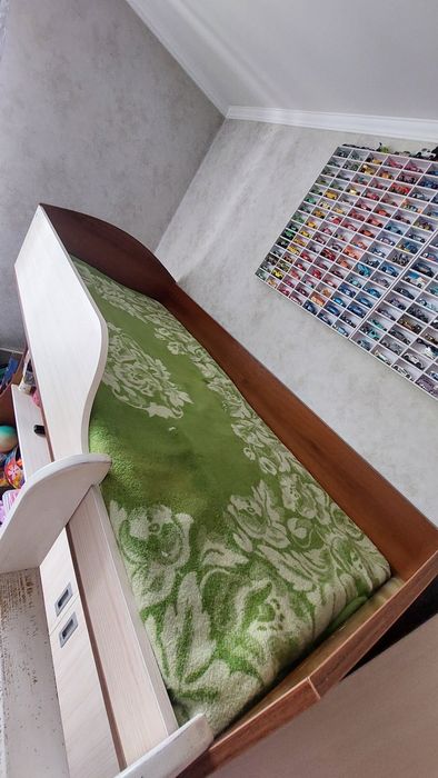 Продам двух-этажную кровать