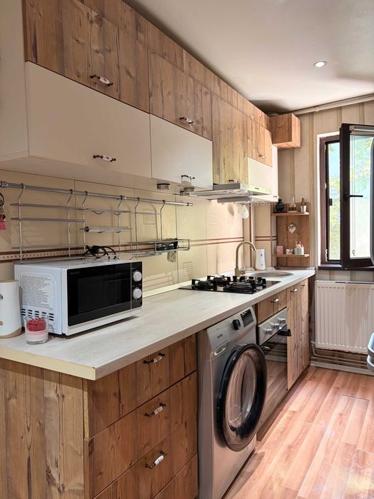 Persoană fizică vând apartament 2 camere semidecomandat