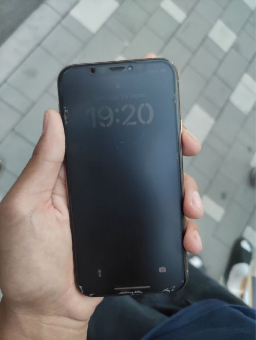 Айфон 11 про 64 гб 81%(стоит защитка)