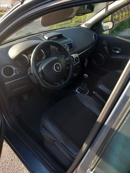 Renault Clio 3,1.6 16v benzină. Masina personala de 3 ani