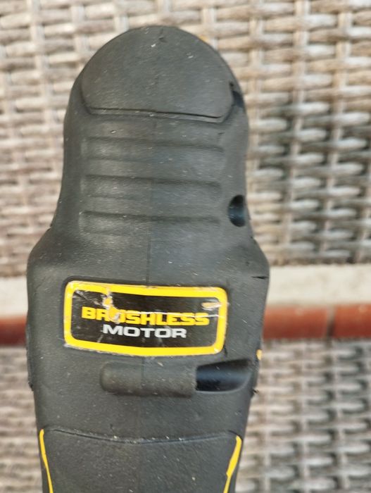 Мултитул Безчетков DeWALT DCS355N